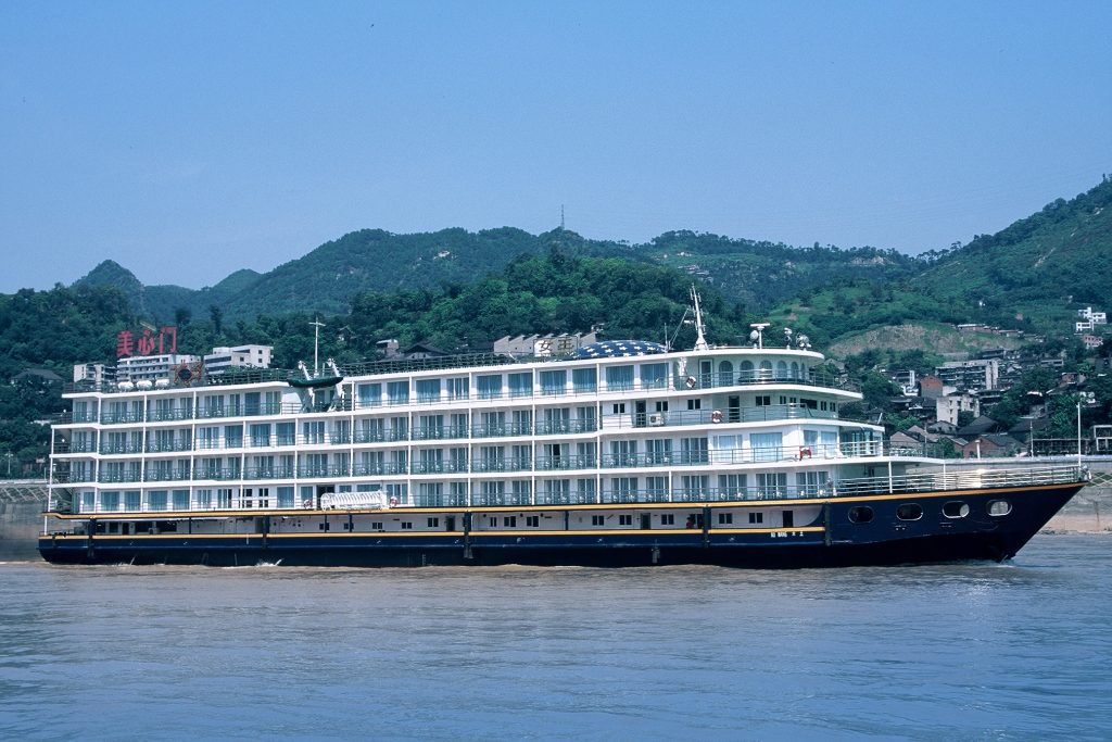 Victoria Lianna cruise ship
